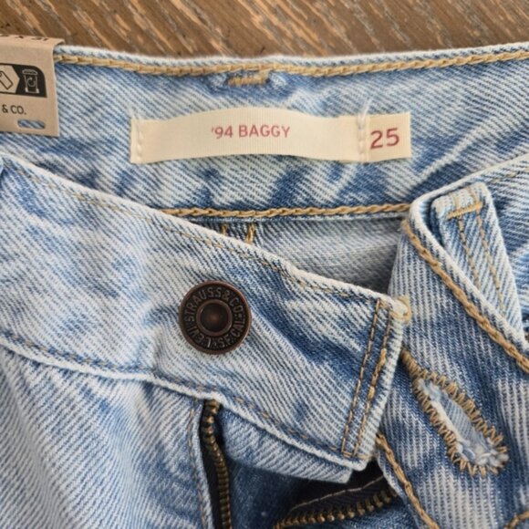 Levi’s ’94 Baggy Jeans Light Wash Size 25 x 31 High Rise Straight Leg NWT - Picture 2 of 6